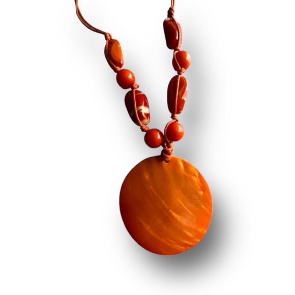 VINTAGE orange Beaded Necklace with Mother of Pearl Shell 8” - Picture 11 of 12